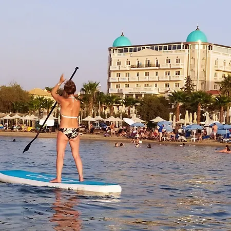 Luxury In Front Of The Sea In Apartmán Agía Triada
